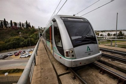 El Metro vuelve a circular con normalidad tras la avería por el viento El Metro vuelve a circular con normalidad tras la avería por el viento