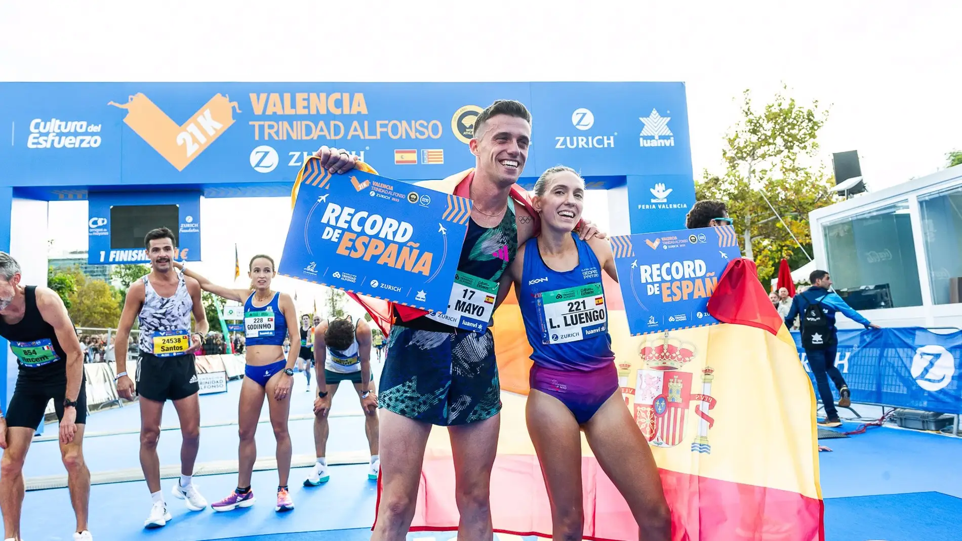 La extremeña Laura Luengo bate el récord de España de medio maratón en Valencia
