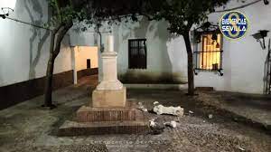 Expertos no descartan que la Cruz de la Plaza de Santa Marta se haya caído sola Expertos no descartan que la Cruz de la Plaza de Santa Marta se haya caído sola