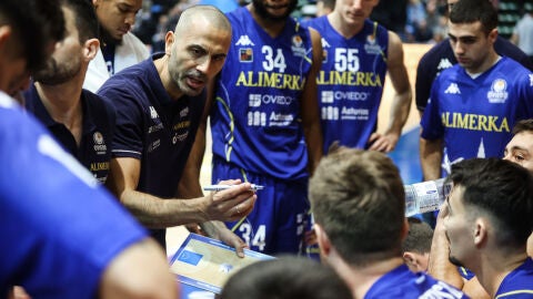 Javi Rodr&iacute;guez en un tiempo muerto ALIMERKA OCB GUUK GUIPUZKOA_11