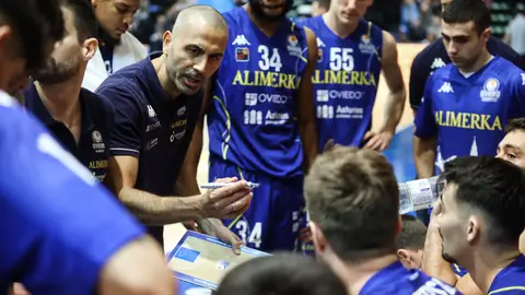 Javi Rodríguez en un tiempo muerto ALIMERKA OCB GUUK GUIPUZKOA_11 Javi Rodríguez en un tiempo muerto ALIMERKA OCB GUUK GUIPUZKOA_11