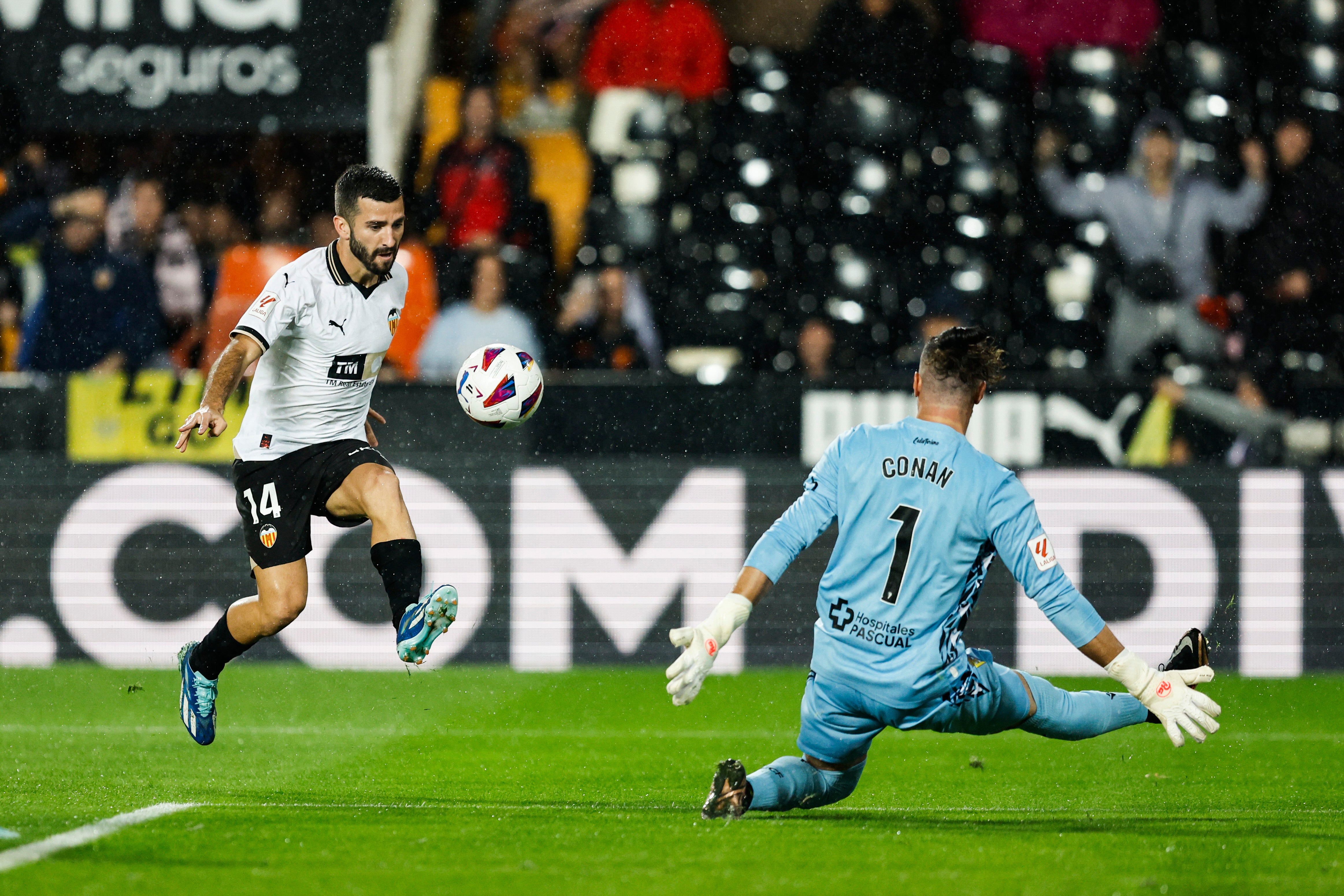 El Valencia se reencuentra con la victoria con golazo de Gayá El Valencia se reencuentra con la victoria con golazo de Gayá