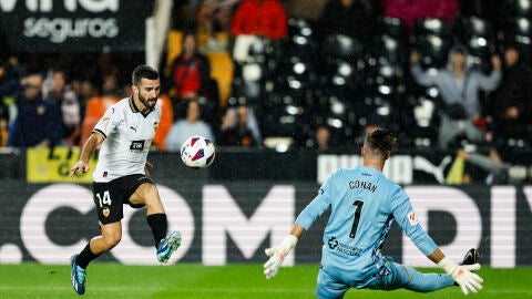 El Valencia se reencuentra con la victoria en Mestalla