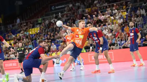 El TM Benidorm no gana, pero planta cara al Barcelona (33-30) El TM Benidorm no gana, pero planta cara al Barcelona (33-30)