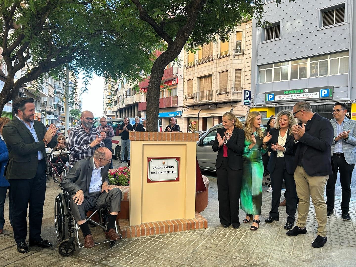 Merecido homenaje de Elche a uno de sus empresarios más destacados: José Bernabéu Pic, cofundador de Hiperber Merecido homenaje de Elche a uno de sus empresarios más destacados: José Bernabéu Pic, cofundador de Hiperber