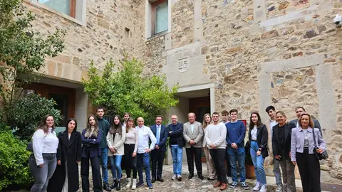 60 personas pasarán por el Curso de Alta Formación de Atrio que servirá para crear una bolsa de trabajadores altamente cualificados 60 personas pasarán por el Curso de Alta Formación de Atrio que servirá para crear una bolsa de trabajadores altamente cualificados