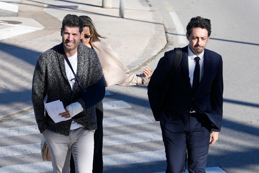 Albert Luque admite que intentó hablar con Jenni Hermoso Albert Luque admite que intentó hablar con Jenni Hermoso