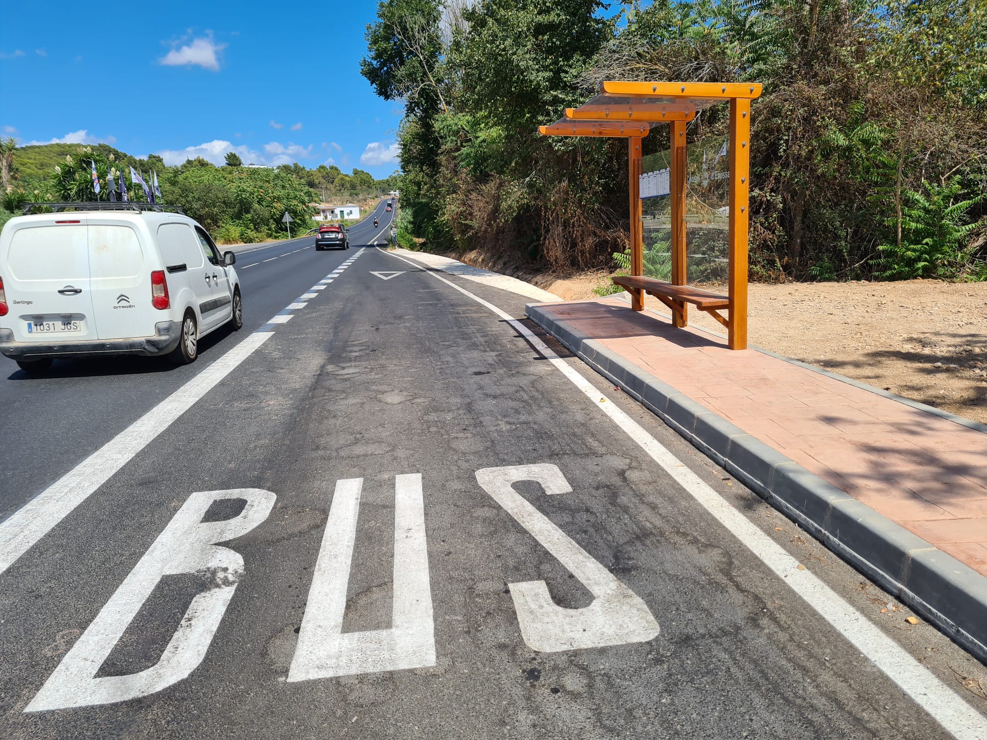 El Consell de Ibiza inicia los trámites para contratar la adecuación integral de 129 paradas de autobús El Consell de Ibiza inicia los trámites para contratar la adecuación integral de 129 paradas de autobús