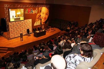 La FAPA Gabriel Miró celebra su asamblea anual bajo el lema 'Construyendo convivencia, un compromiso compartido' La FAPA Gabriel Miró celebra su asamblea anual bajo el lema 'Construyendo convivencia, un compromiso compartido'