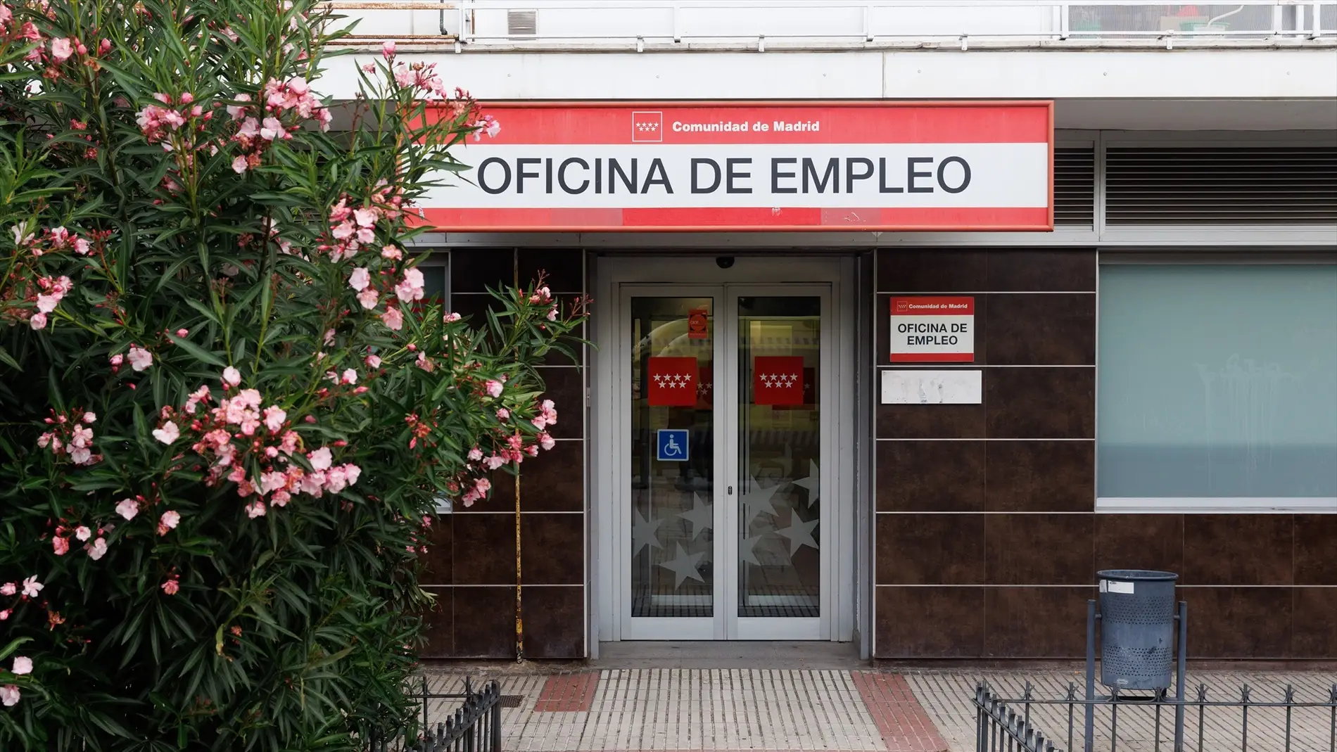 Entrada de una Oficina de Empleo en Madrid.