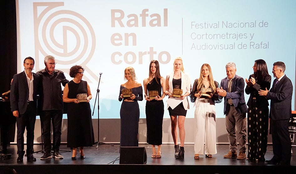 Verónica Romero y Alejandro Tous ponen el broche de oro a la duodécima edición del festival ‘Rafal en Corto’ Verónica Romero y Alejandro Tous ponen el broche de oro a la duodécima edición del festival ‘Rafal en Corto’