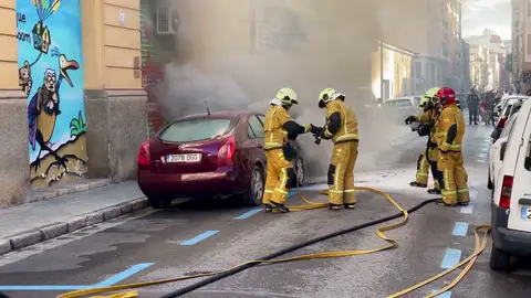 Arde un coche en pleno centro de Palma Arde un coche en pleno centro de Palma
