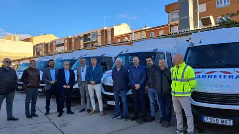 El Gobierno regional renueva su parque móvil con siete furgones para las brigadas de carreteras El Gobierno regional renueva su parque móvil con siete furgones para las brigadas de carreteras