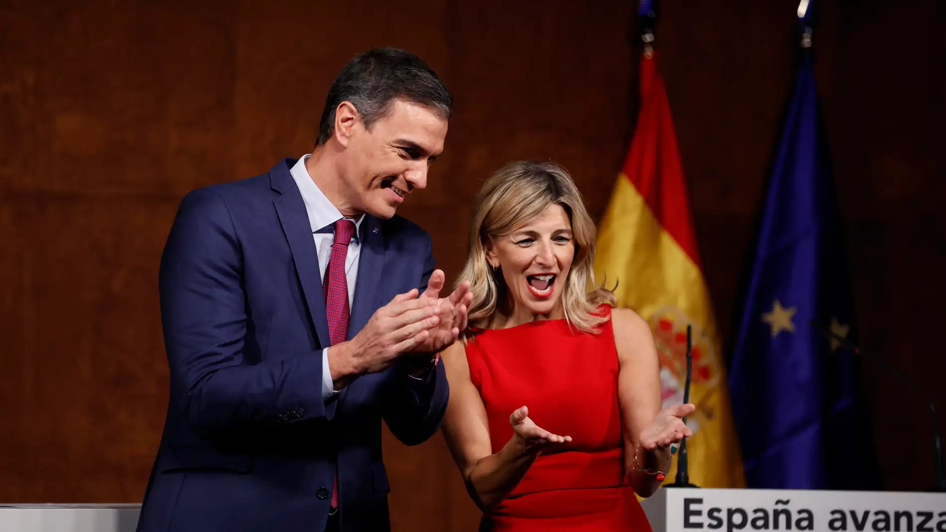 La líder de Sumar y ministra de Trabajo en funciones, Yolanda Díaz, y el presidente del Gobierno en funciones y líder del PSOE, Pedro Sánchez.