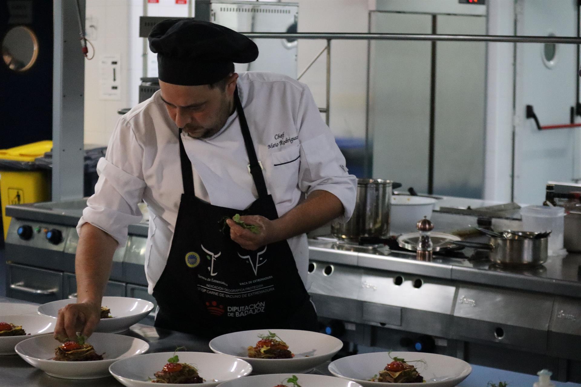 El cocinero Mario Rodríguez, de Plasencia, gana el III Concurso Espiga de Cocina y Gastronomía IGP Ternera de Extremadura El cocinero Mario Rodríguez, de Plasencia, gana el III Concurso Espiga de Cocina y Gastronomía IGP Ternera de Extremadura