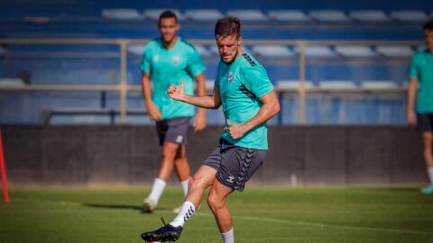 Genaro en un entrenamiento del Málaga CF