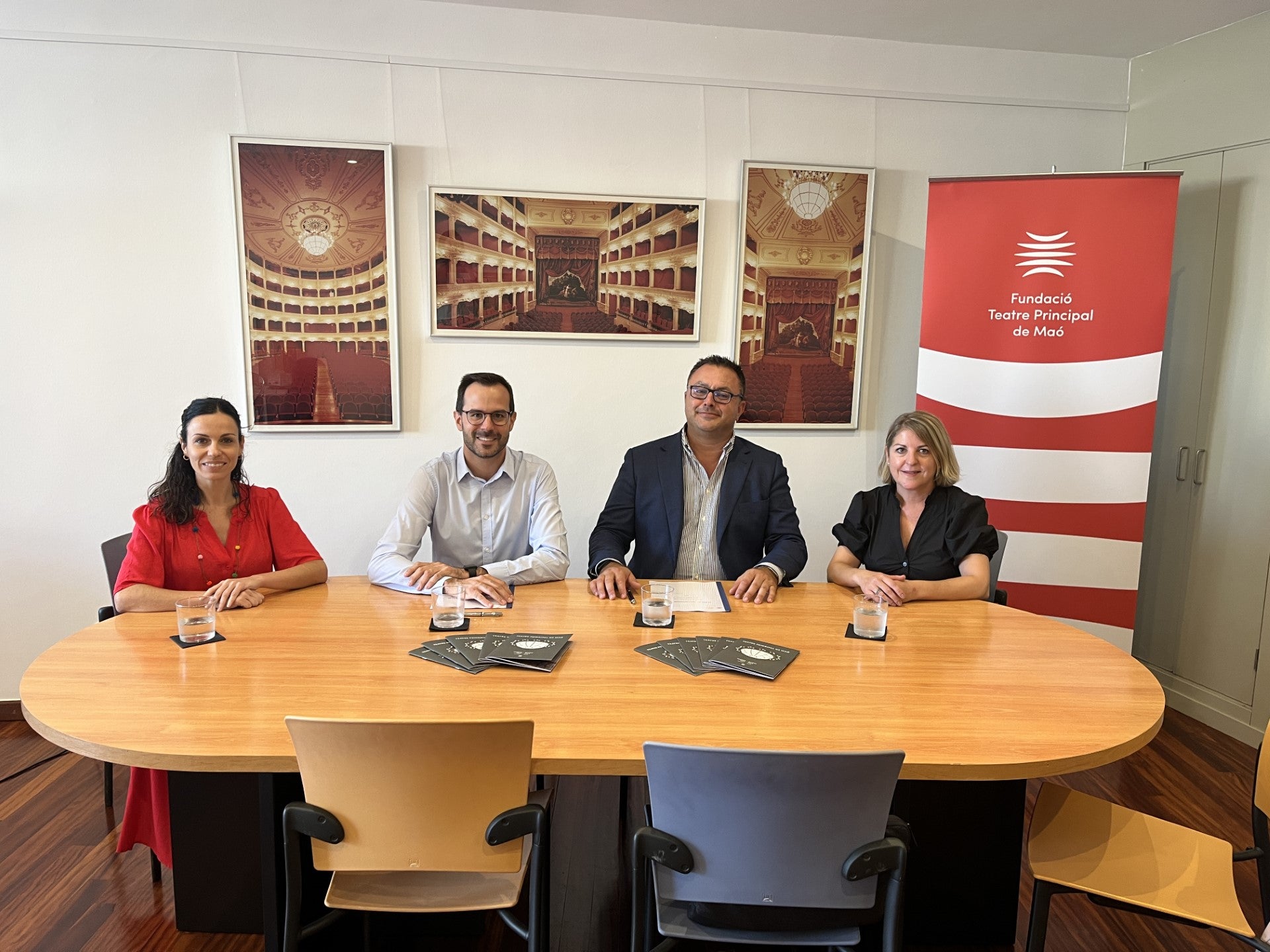 Onda Cero renueva su compromiso de colaboración con el Teatre Principal de Maó Onda Cero renueva su compromiso de colaboración con el Teatre Principal de Maó