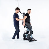 Modelo de exoesqueleto adquirido por el SCS para la Unidad de Lesionados Medulares