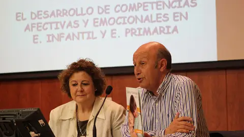 Gerardo Fernández en un acto en la UNED Asturias Gerardo Fernández en un acto en la UNED Asturias