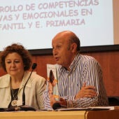 Gerardo Fernández en un acto en la UNED Asturias