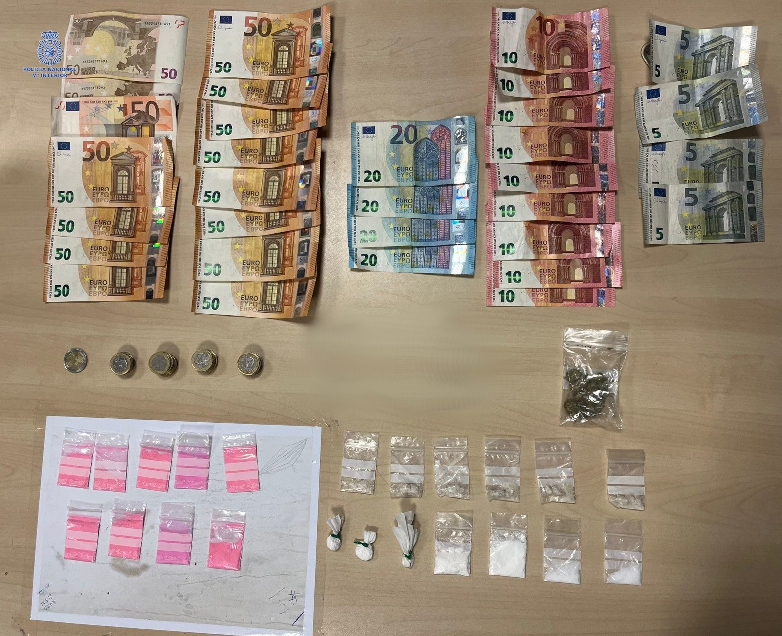 Detenido en Ibiza un joven que llevaba encima distintas sustancias estupefacientes y una gran cantidad de dinero en efectivo Detenido en Ibiza un joven que llevaba encima distintas sustancias estupefacientes y una gran cantidad de dinero en efectivo