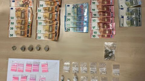 Detenido en Ibiza un joven que llevaba encima distintas sustancias estupefacientes y una gran cantidad de dinero en efectivo