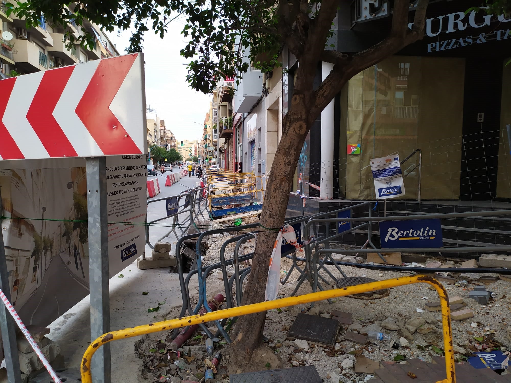 La oposición de Alicante se une para que el Ayuntamiento compense las pérdidas por las obras que sufren los comerciantes La oposición de Alicante se une para que el Ayuntamiento compense las pérdidas por las obras que sufren los comerciantes