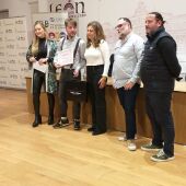 Entrega de los premios de la Ruta de la Morcilla de León 2023, premio "Morcilla sin Gluten" a Leña al Mono