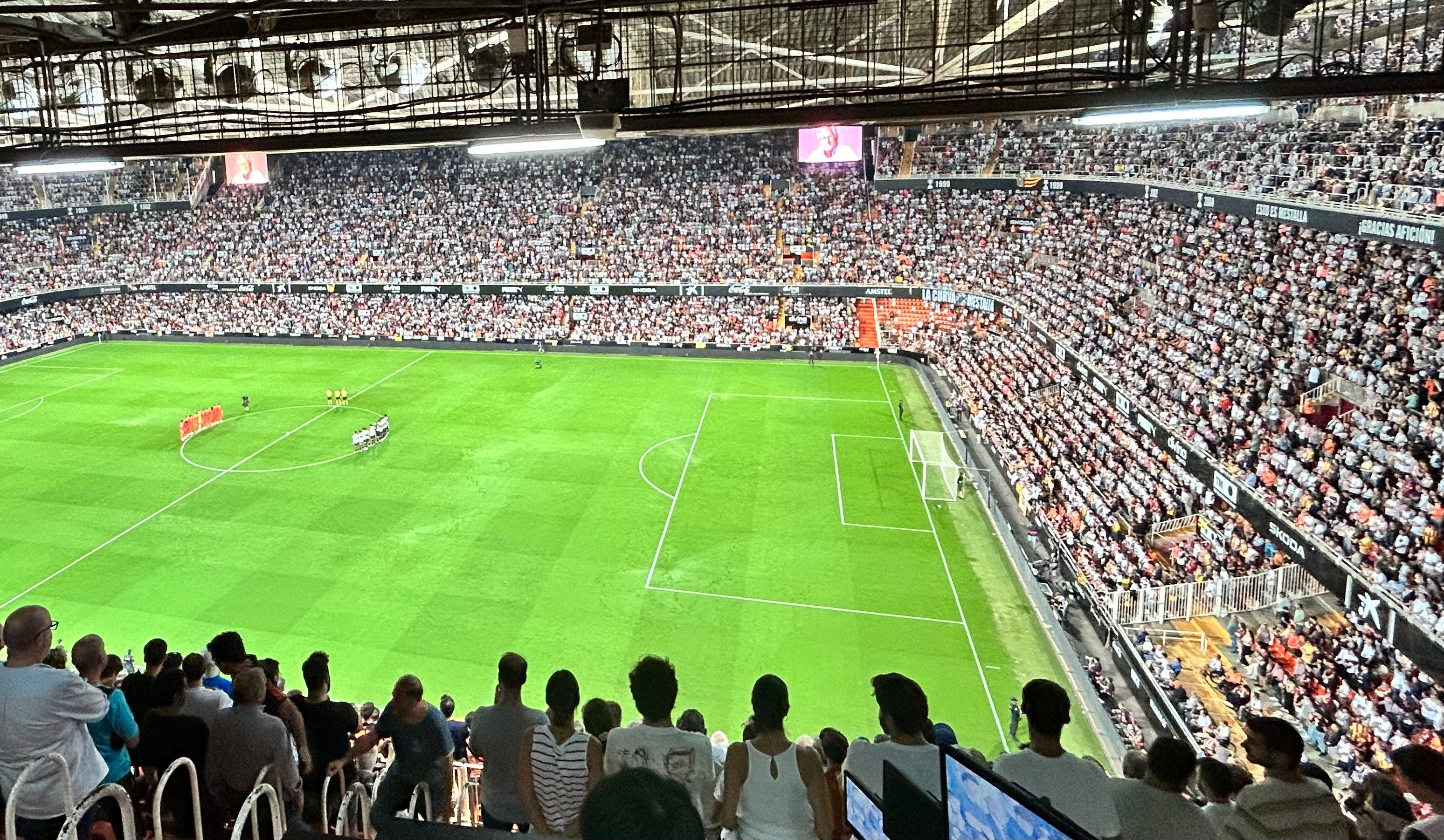 La Liga denuncia al Valencia por los cánticos a Cala La Liga denuncia al Valencia por los cánticos a Cala