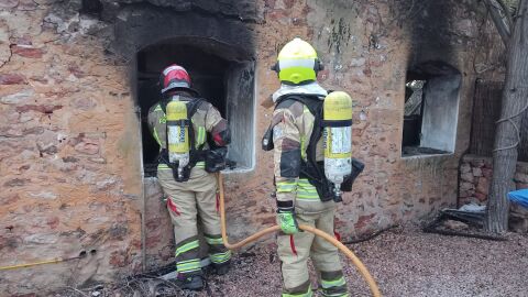 Los bomberos, en el incendio de Cala Saona de Formentera