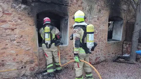 Los bomberos, en el incendio de Cala Saona de Formentera Los bomberos, en el incendio de Cala Saona de Formentera