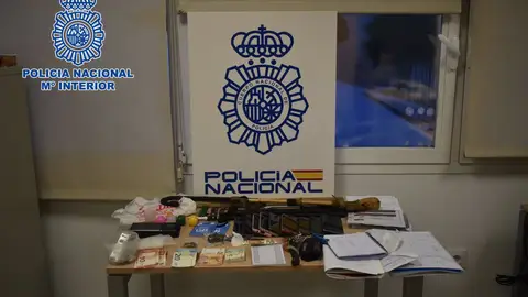 Cuatro detenidos por un clan familiar dedicado a la extorsión y el tráfico de drogas Cuatro detenidos por un clan familiar dedicado a la extorsión y el tráfico de drogas