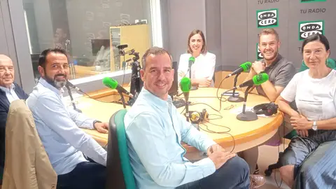 José Ruiz, Samuel Ruiz, José Navarro, Esther Díez y Mariano Valera con Mayte Vilaseca José Ruiz, Samuel Ruiz, José Navarro, Esther Díez y Mariano Valera con Mayte Vilaseca