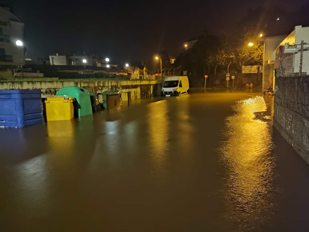 La fuerte borrasca causa inundaciones y desalojos en distintos ayuntamientos de la comarca de Vigo La fuerte borrasca causa inundaciones y desalojos en distintos ayuntamientos de la comarca de Vigo
