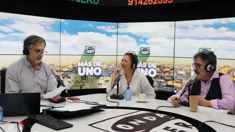 La bailaora Sara Baras en 'Más de uno' con Carlos Alsina y Agustín Jiménez La bailaora Sara Baras en 'Más de uno' con Carlos Alsina y Agustín Jiménez