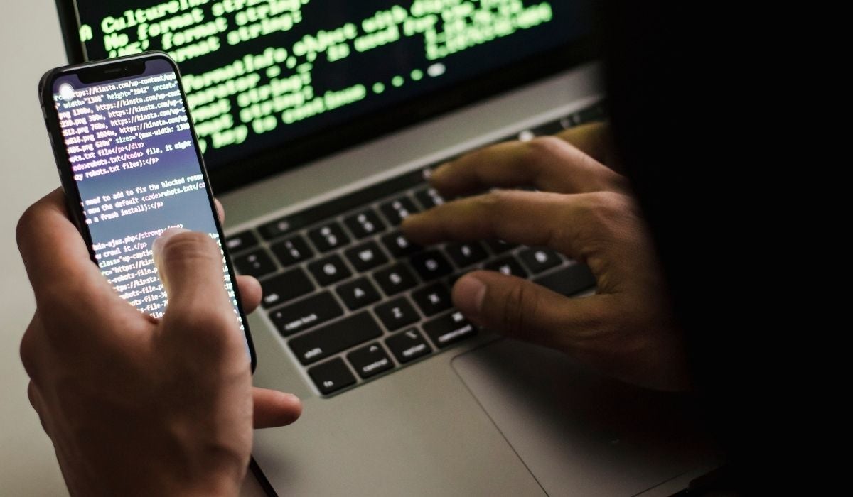 En libertad bajo fianza el hacker detenido en Altea vinculado a una estafa de tres millones de euros En libertad bajo fianza el hacker detenido en Altea vinculado a una estafa de tres millones de euros