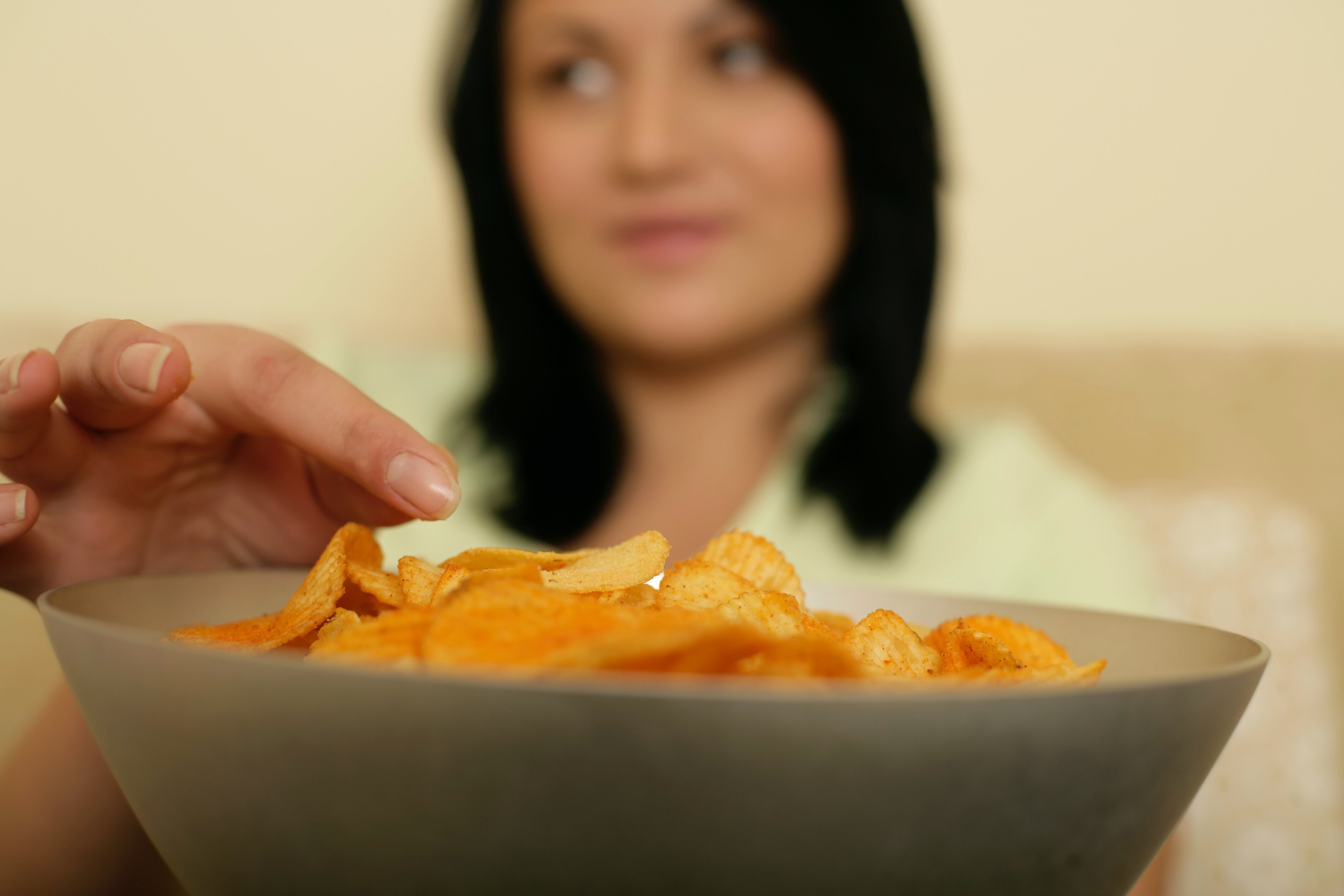 Mil euros al día por convertirse en catador de snacks, la curiosa oferta de trabajo que es un 'gustazo' Mil euros al día por convertirse en catador de snacks, la curiosa oferta de trabajo que es un 'gustazo'