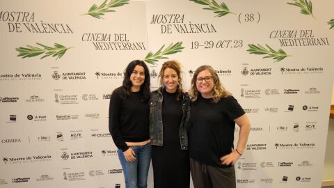 Eli Trilles, Natalia Guerrero junto con la directora de 'Les vacances de Mara', Elena Escura. 