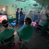 Intervencion quirúrgica con el robot Hugo en el Hospital General Universitario de de Elche.