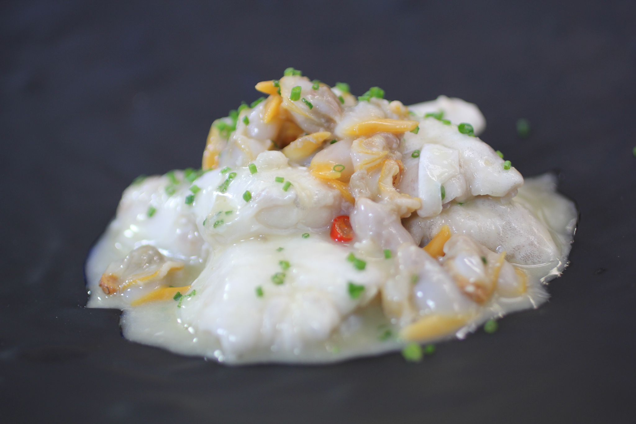 Receta de kokotxas de bacalao con berberechos al txakolí, con Martín Berasategui y Robin Food Receta de kokotxas de bacalao con berberechos al txakolí, con Martín Berasategui y Robin Food