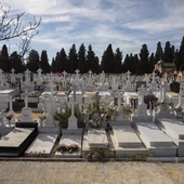 Imagen de archivo del Cementerio de San Fernando de Sevilla capital en el Día de Todos los Santos Imagen de archivo del Cementerio de San Fernando de Sevilla capital en el Día de Todos los Santos