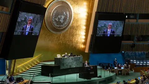 El embajador de Arabia Saudí en la ONU, Abdulaziz Al-Wasil, habla ante la Asamblea General de Naciones Unidas, este 27 de octubre de 2023, en Nueva York. La Asamblea General de la ONU aprueba una resolución para pedir una "tregua humanitaria" en Gaza