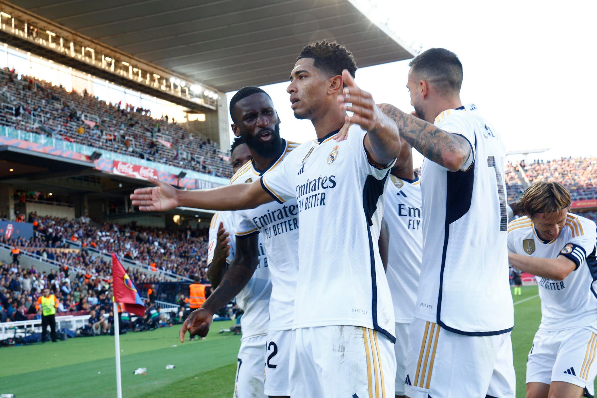 Bellingham decide su primer Clásico con un doblete para liderar la remontada blanca Bellingham decide su primer Clásico con un doblete para liderar la remontada blanca