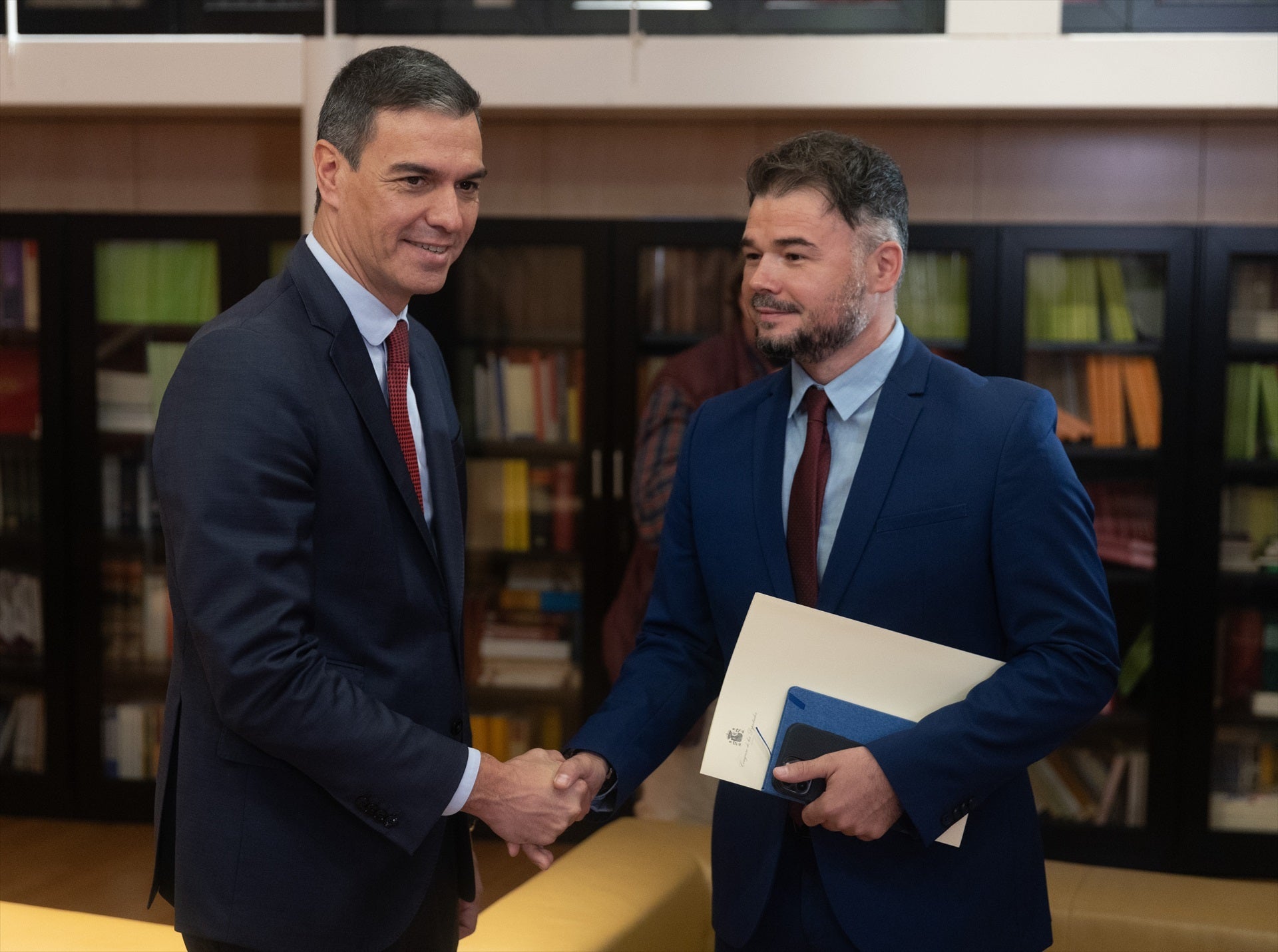 ERC reconoce que se han intensificado las negociaciones con el PSOE, aunque siguen "lejos" de un acuerdo ERC reconoce que se han intensificado las negociaciones con el PSOE, aunque siguen "lejos" de un acuerdo
