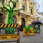El Ayuntamiento de Chiclana, lleno de figuras alegóricas de Halloween El Ayuntamiento de Chiclana, lleno de figuras alegóricas de Halloween