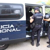 Agentes de la Policía Nacional en una imagen de archivo Agentes de la Policía Nacional en una imagen de archivo