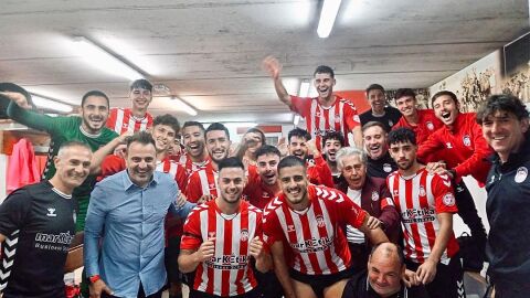 El Acero celebra su victoria frente al Patacona