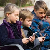 ¿Deben de prohibirse los móviles en los colegios? ¿Deben de prohibirse los móviles en los colegios?