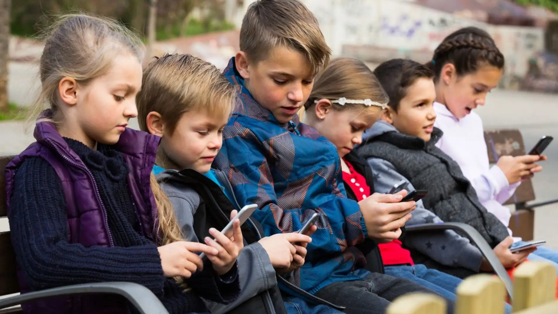 ¿Deben de prohibirse los móviles en los colegios? 