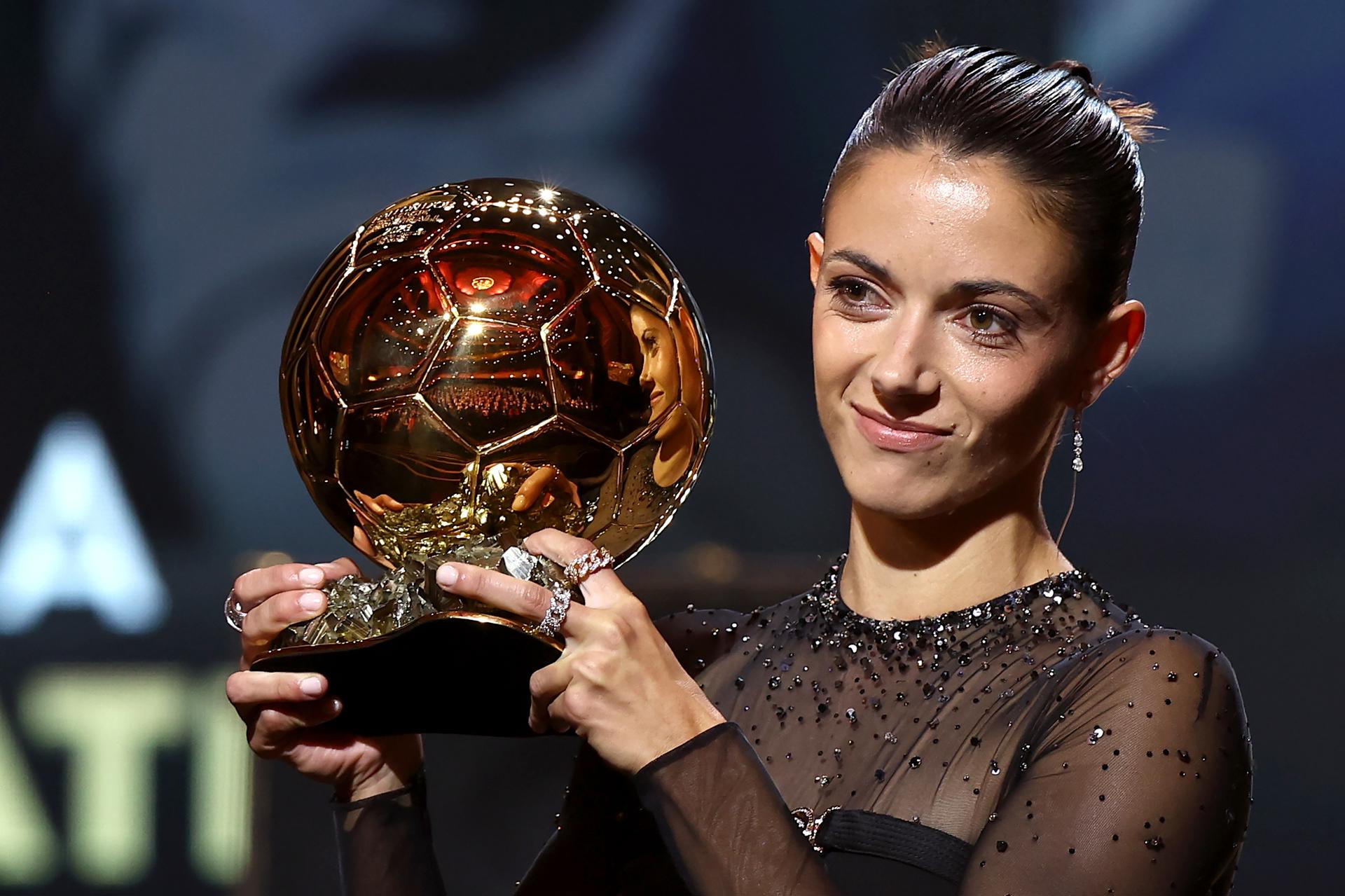 Aitana Bonmatí conquista el Balón de Oro y sucede a Alexia Putellas Aitana Bonmatí conquista el Balón de Oro y sucede a Alexia Putellas